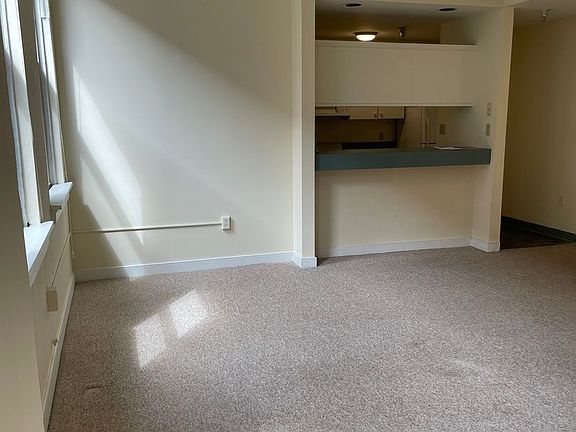 3rd image of 415 E Grace St #303