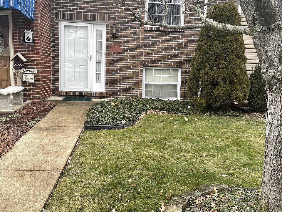 Front yard and entry (1)