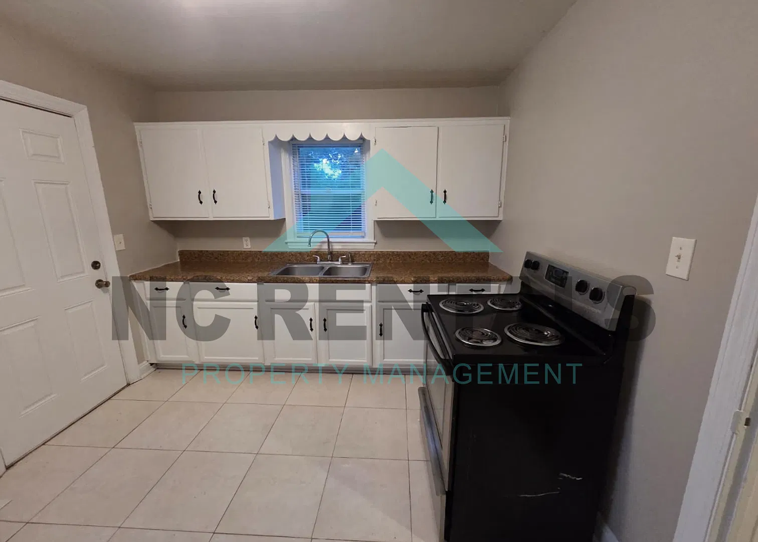 Charming $1,000 2-Bed/1-Bath Home in East Greensboro! — Photo 4
