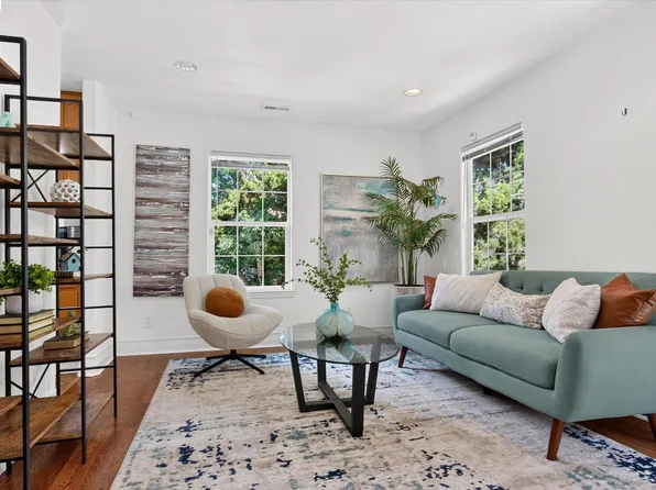 7925 Greenly Dr, Oakland, CA 94605