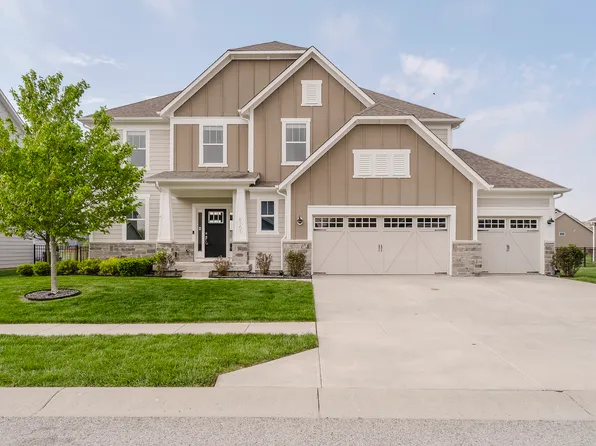 6101 Hardwick Dr, Whitestown, IN 46075