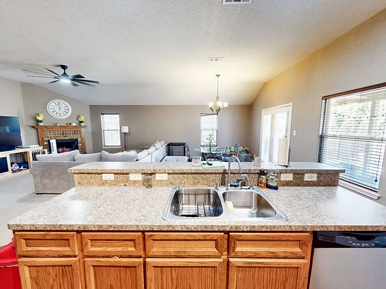2607 Montague County Dr — Photo 13