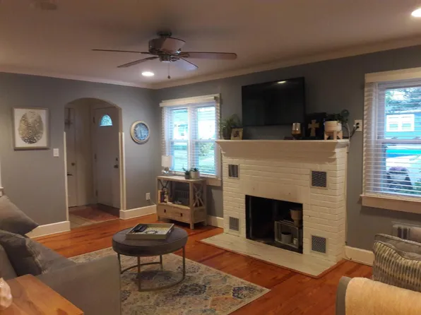 66 Wave St, Beachwood, NJ 08722