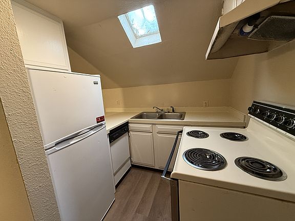 4th image of 809 1/2 M St NW