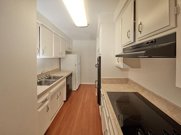 2nd image of 1833 Westholme Ave APT 301