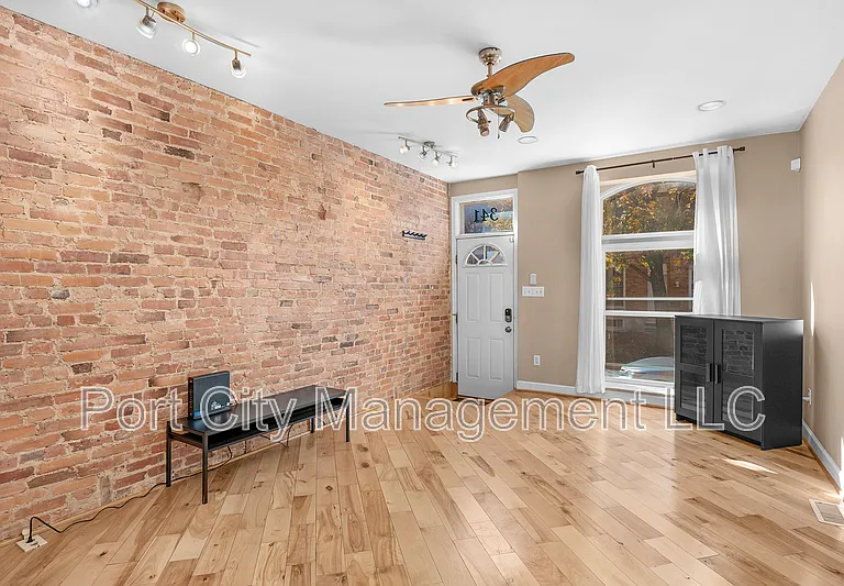 341 S Macon St — Photo 5