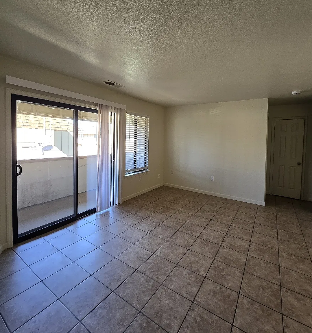 1 bed, 700 sqft, $1,150 — Photo 3