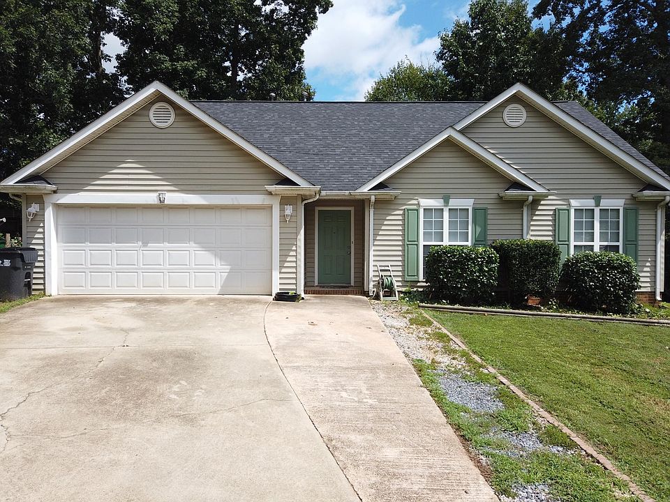 Beautiful 3 Bed and 2 Bath Family Home