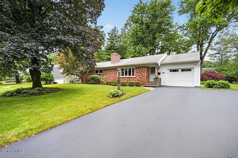 2nd image of 58 Brookview Avenue
