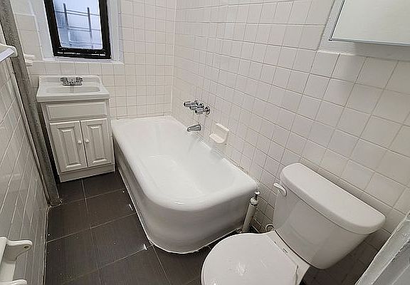 3rd image of 3138 Bailey Ave APT 4D