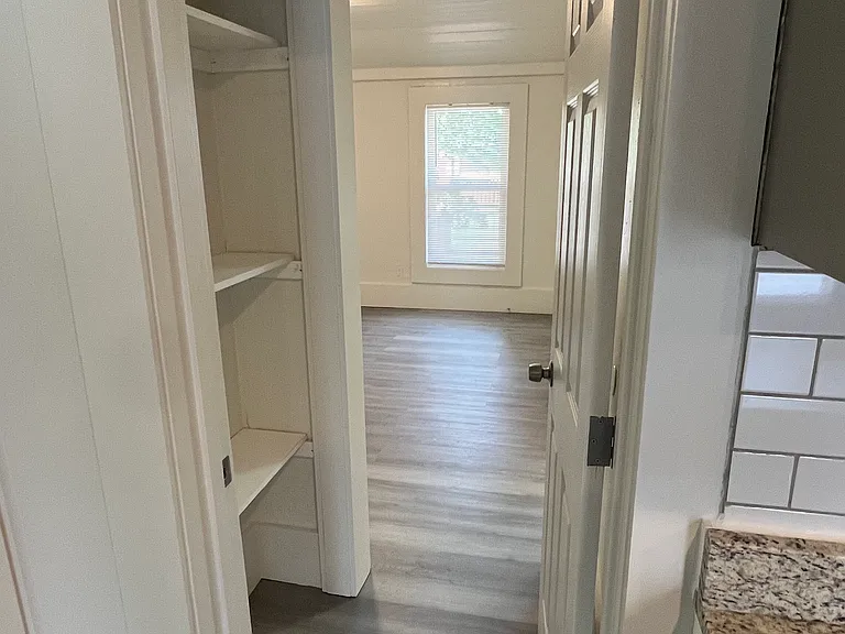 31 Russell St #3R — Photo 8