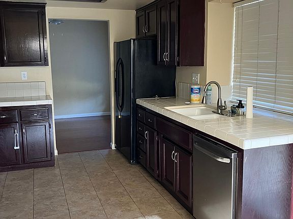 2nd image of 2137 E Minarets Ave