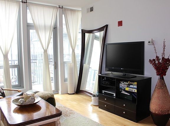 3rd image of 565 W Quincy St Unit 1515