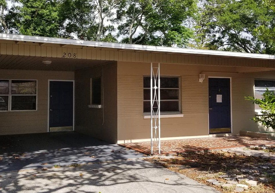 1st image of 208 N Manhattan Ave