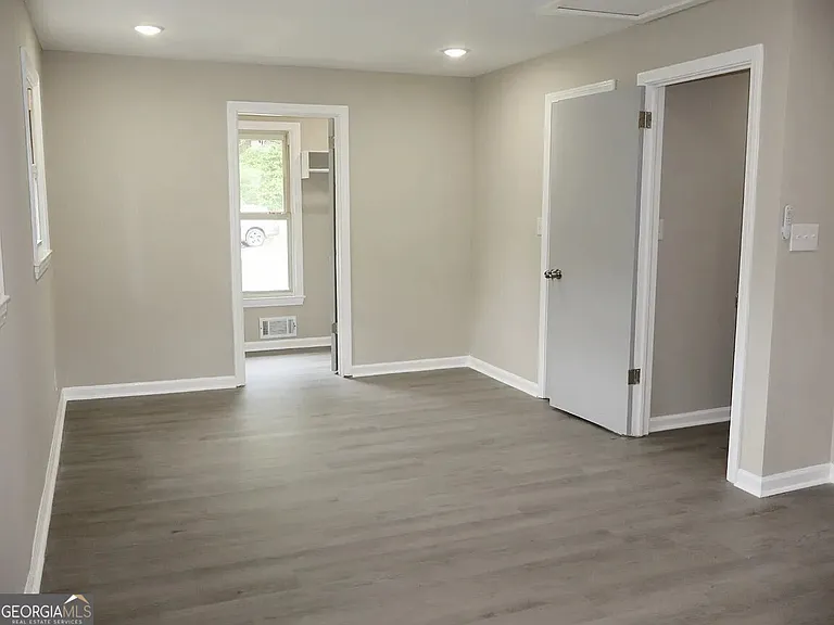 1523 Delia Dr — Photo 11