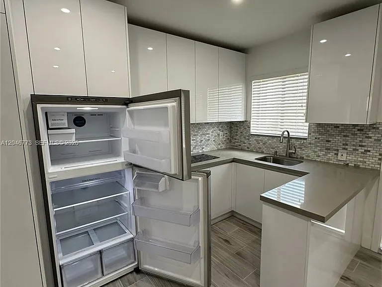 551 SW 57th Ave #2 — Photo 4