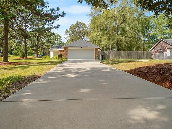 3rd image of 9 Switzer Ter