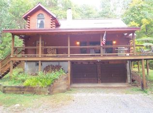 17 Apple Creek Ln, Hadley, NY 12835