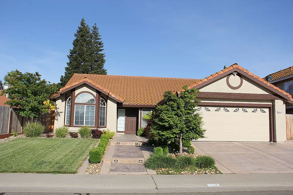 3219 La Madera Way photo 1