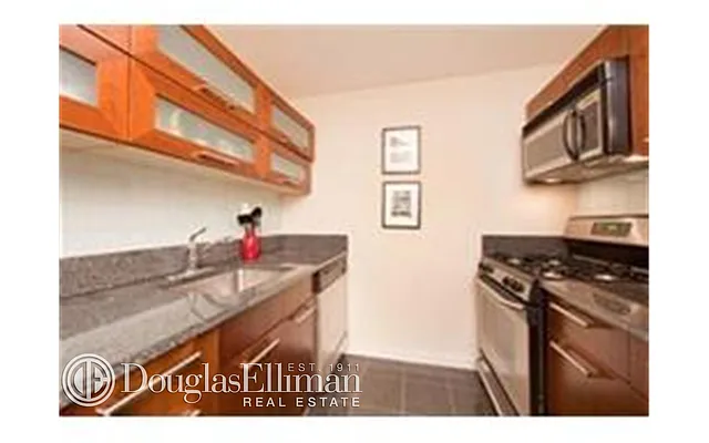Rented by Douglas Elliman | media 16