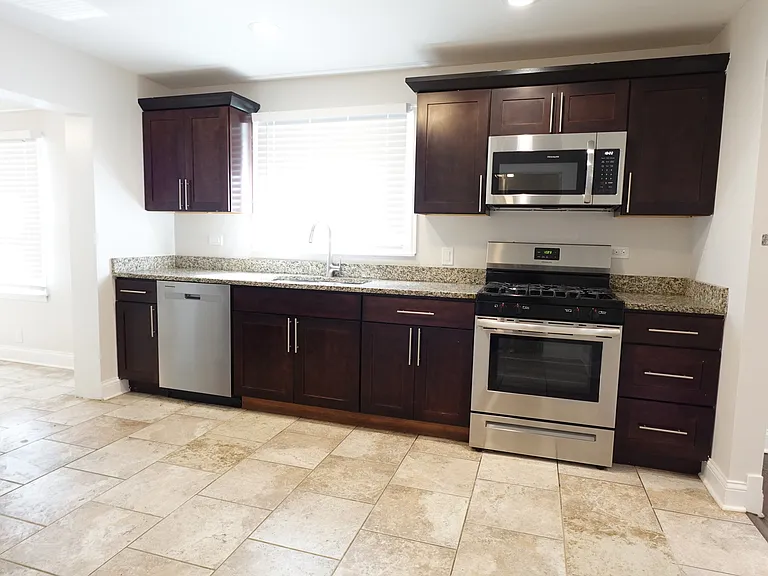 5834 W 89th Pl — Photo 8
