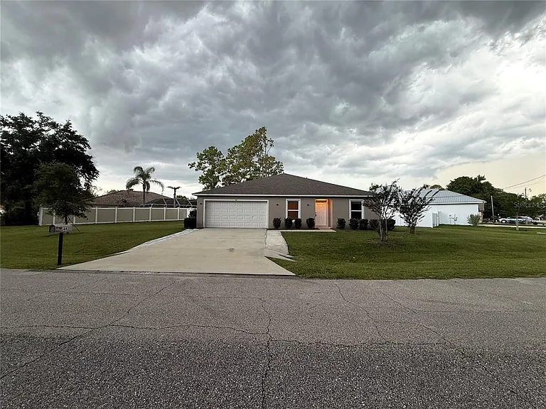44 Pineapple Dr — Photo 1