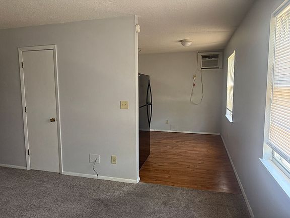 4th image of 2824 E Memorial Dr APT 4