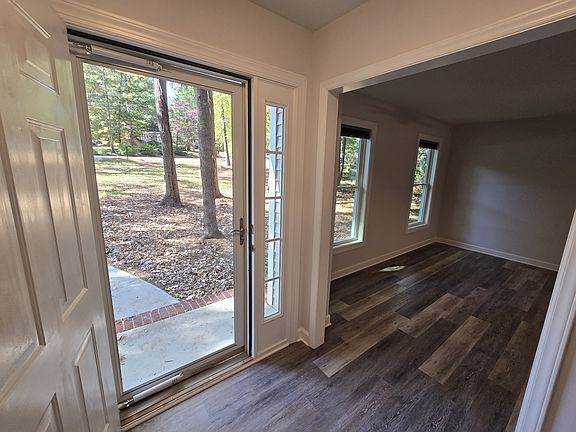 3rd image of 138 Landsbury Dr