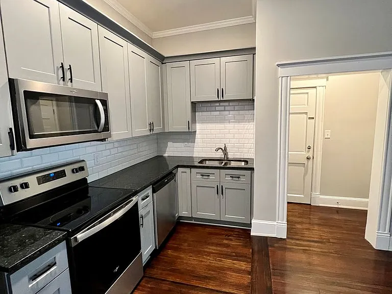 2331 W Grace Street — Photo 2