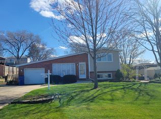 8915 W 85th Pl, Justice, IL 60458