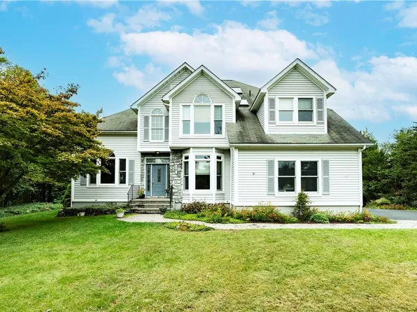 97 Dakota Dr, Hopewell Junction, NY 12533