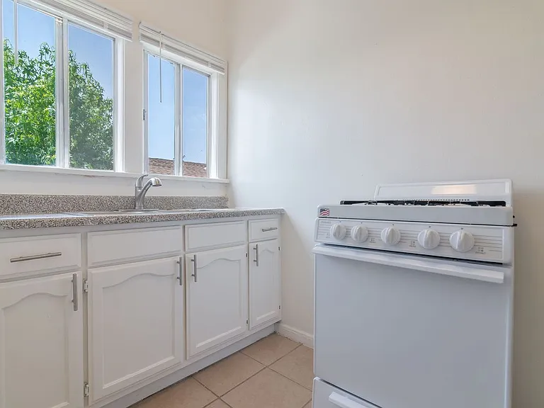 2622 Brighton Ave #8 — Photo 3