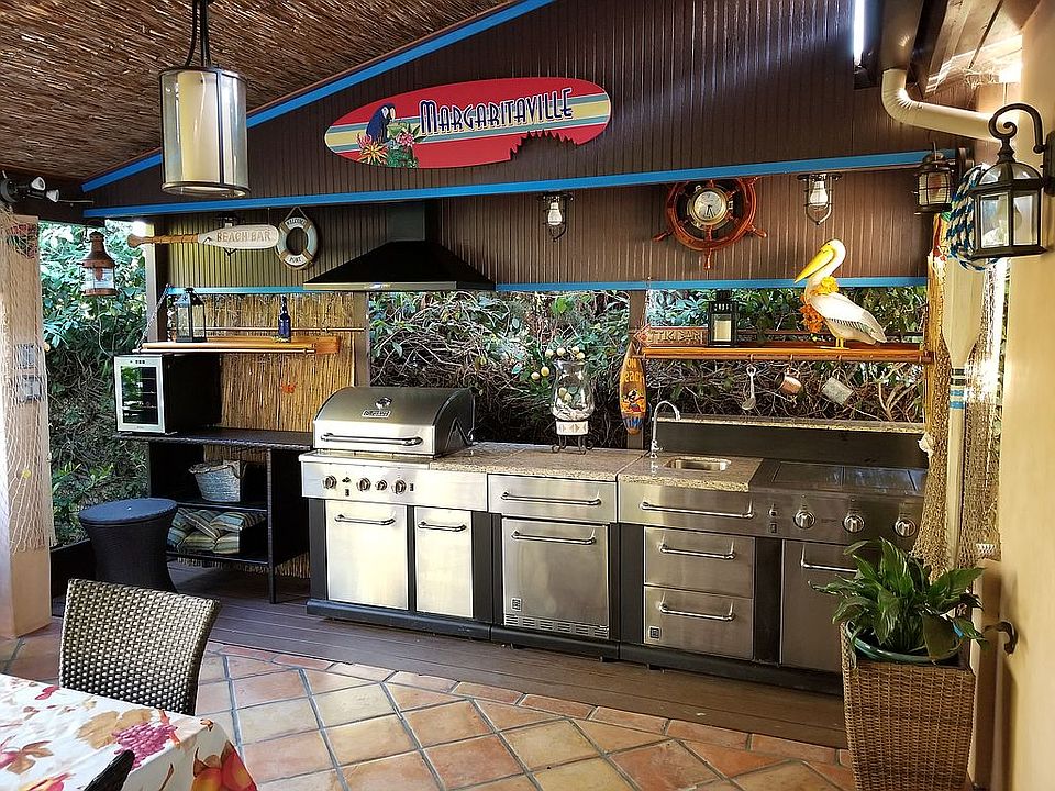 Outdoor kitchen