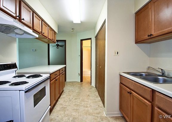 3rd image of 1422 E Wyndham Cir APT 106