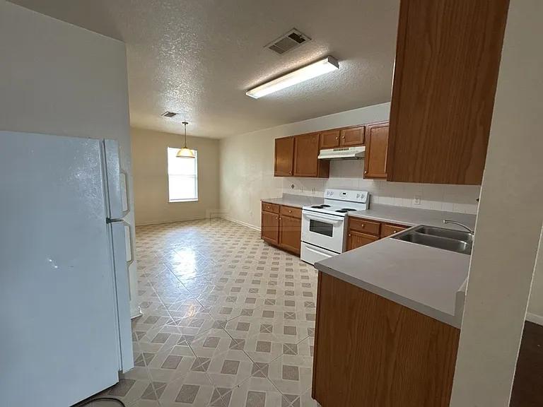 1407 Dugger, Killeen — Photo 16