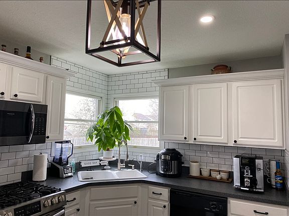 2nd image of 2154 Santuomo Ave