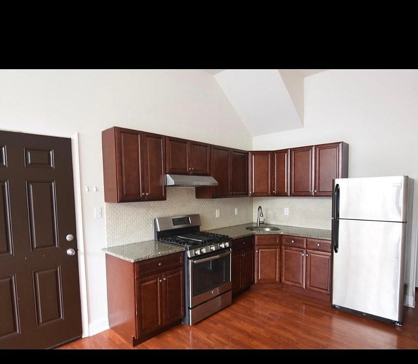 1st image of 987 N Marshall St