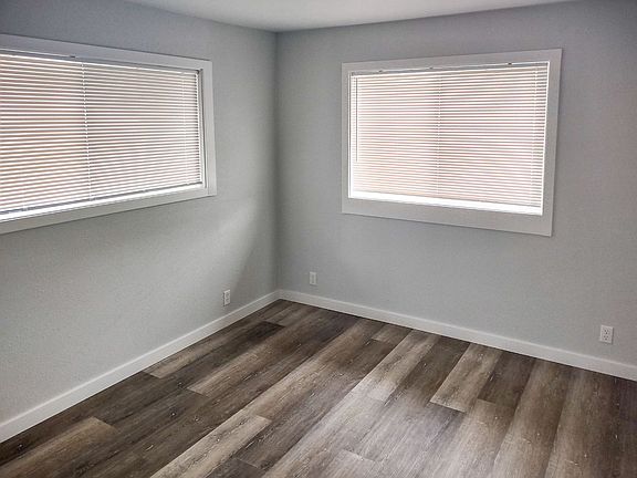 5th image of 111-115 44th Ave NE