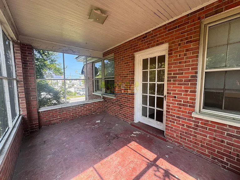 630 W Washington St #1/2 — Photo 5