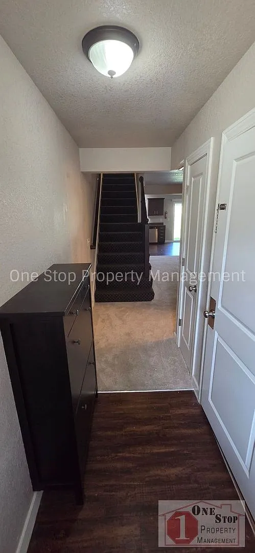 Charming 2 Bedroom / 2.5 Bathroom Townhome in Raymore!! — Photo 3