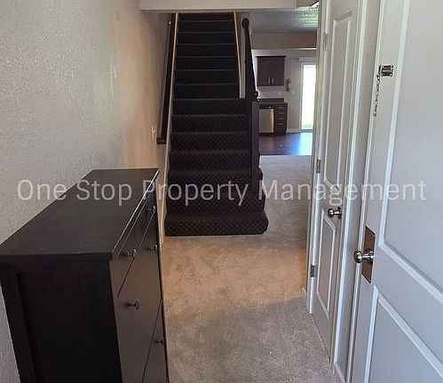 3rd image of 260 Pointe Ln