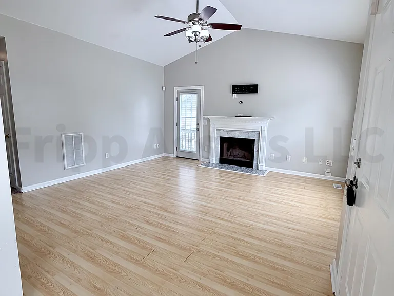 415 Caddis Creek Rd — Photo 2