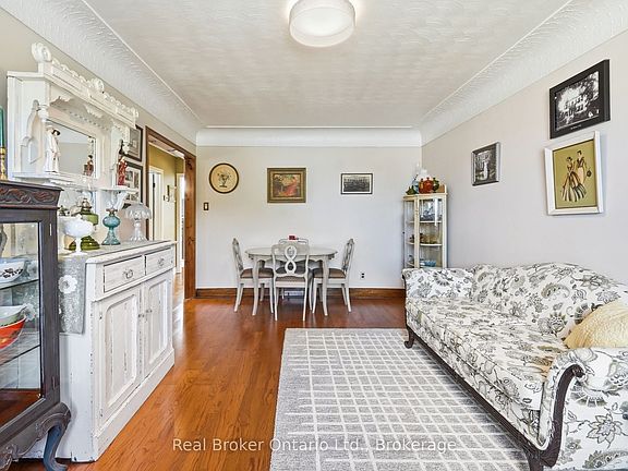 5th image of 2210 King St E
