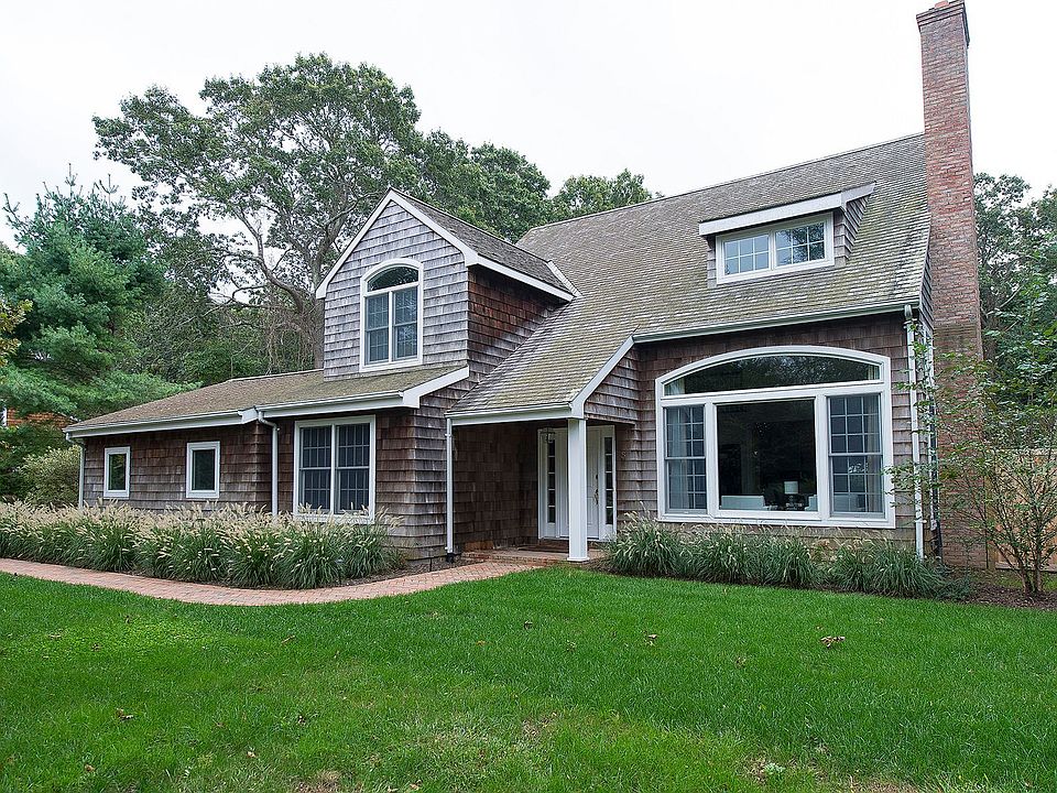 1st image of 8 Horseshoe Dr