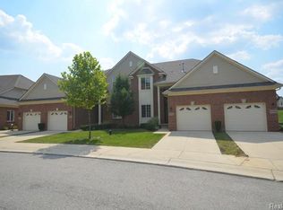 29376 Woodpark Cir, Warren, MI 48092