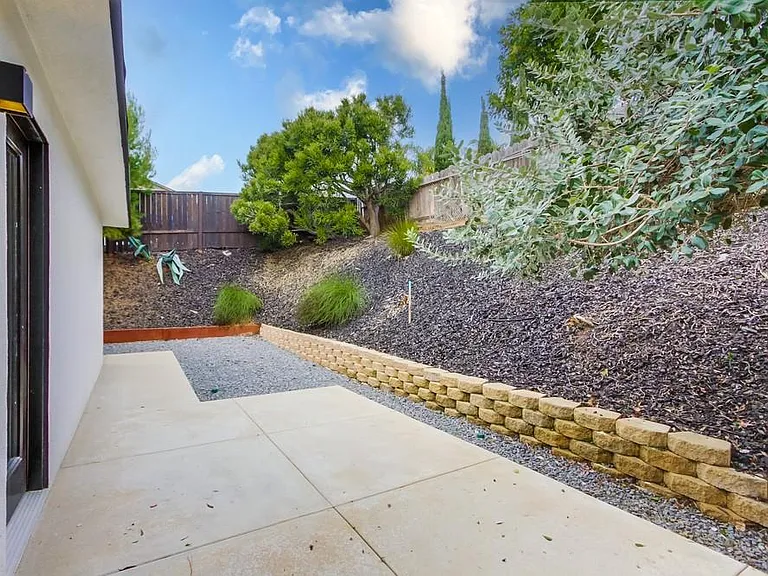 2550 Gregory Dr — Photo 43