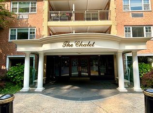 300 Edwards St #E4ABA3ED2, Roslyn, NY 11576