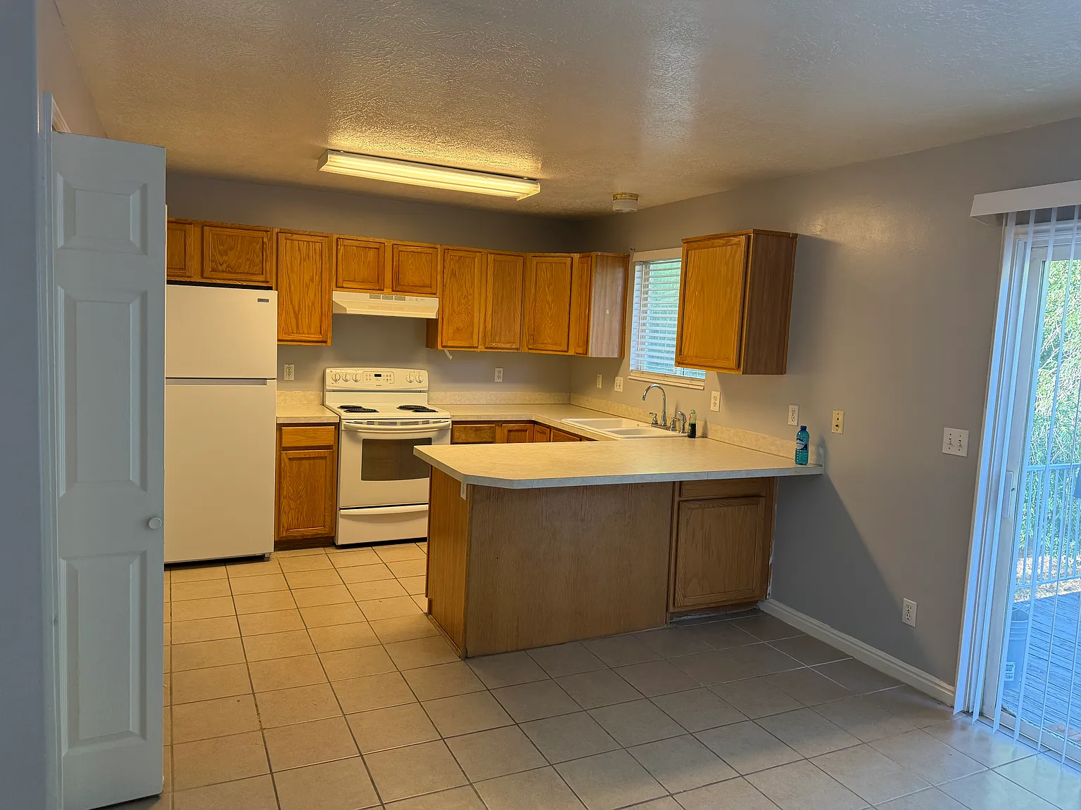 3 bed, 1.5 bath, 1350 sqft, $1,850 — Photo 4
