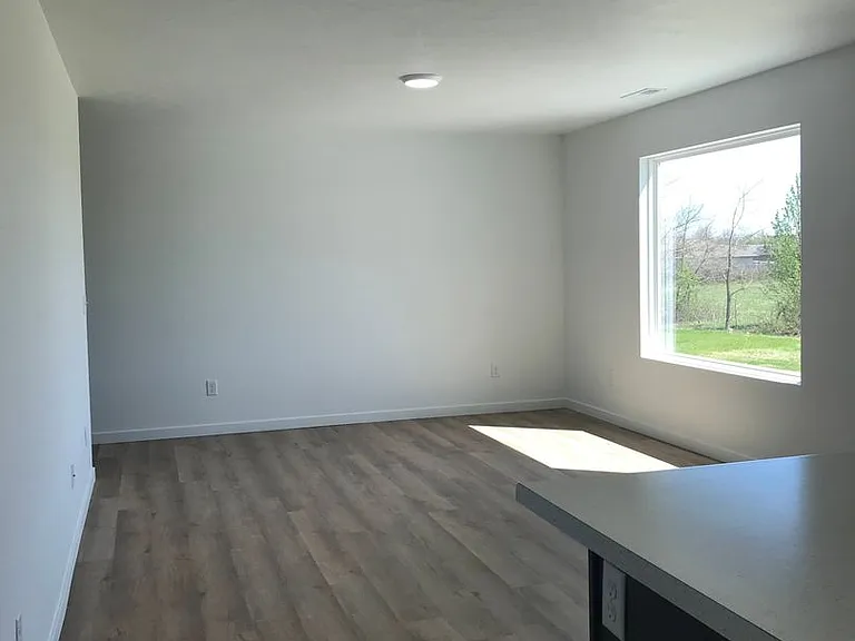 1062 W Holly St — Photo 11