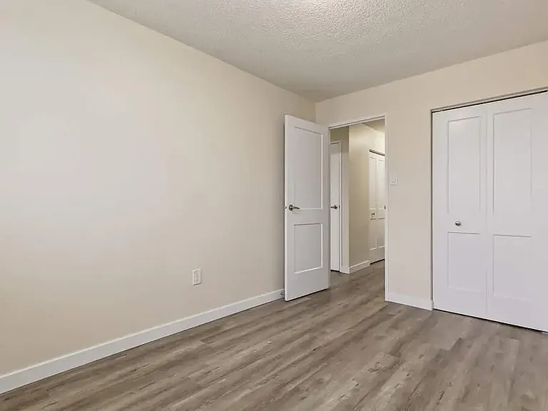 89 Collins Cres SE #201 — Photo 12